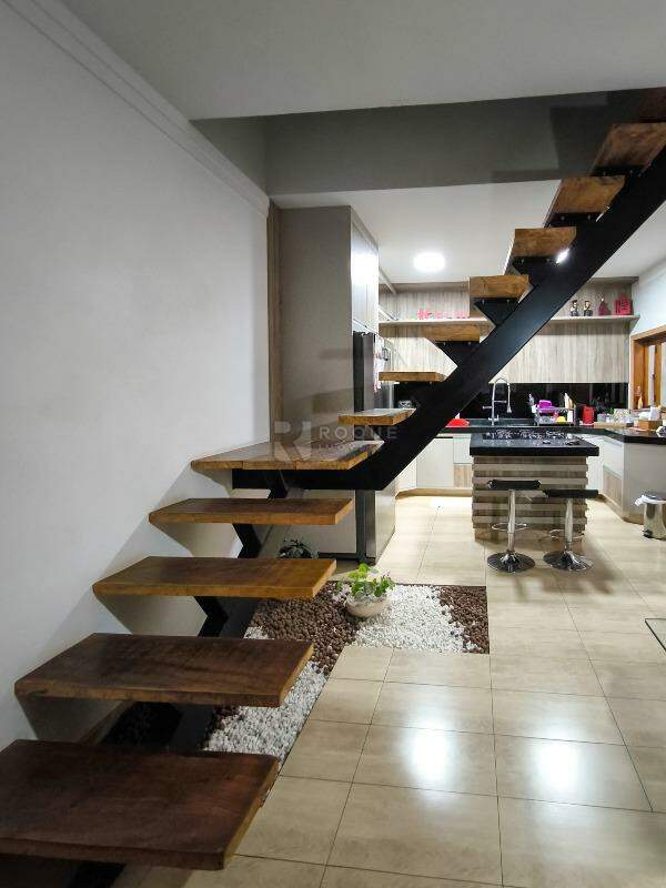 Casa Residencial à venda no bairro Jardim Residencial Recanto Alvorada: ACESSO PISO SUPERIOR