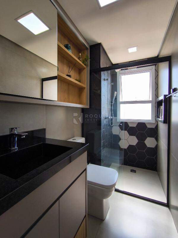 Apartamento à venda no bairro Vila Cristovam: WC SUÍTE