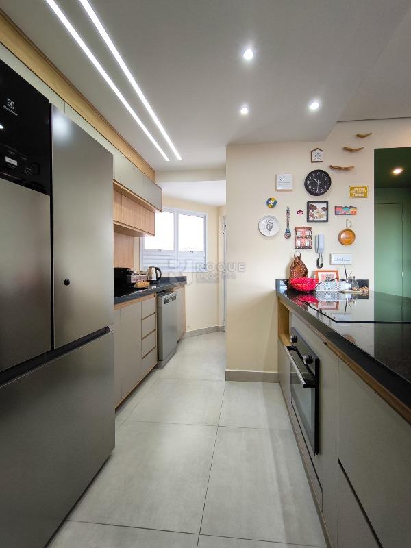 Apartamento à venda no bairro Vila Cristovam: COZINHA