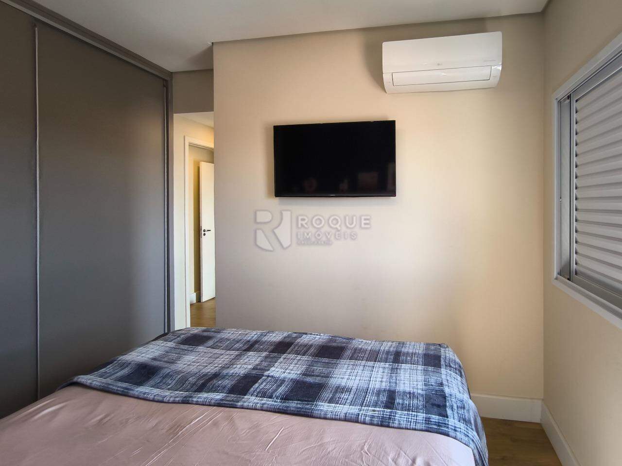 Apartamento à venda no bairro Vila Cristovam: SUÍTE