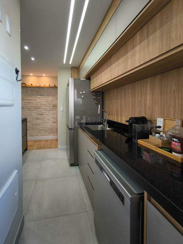 Apartamento à venda no bairro Vila Cristovam: COZINHA