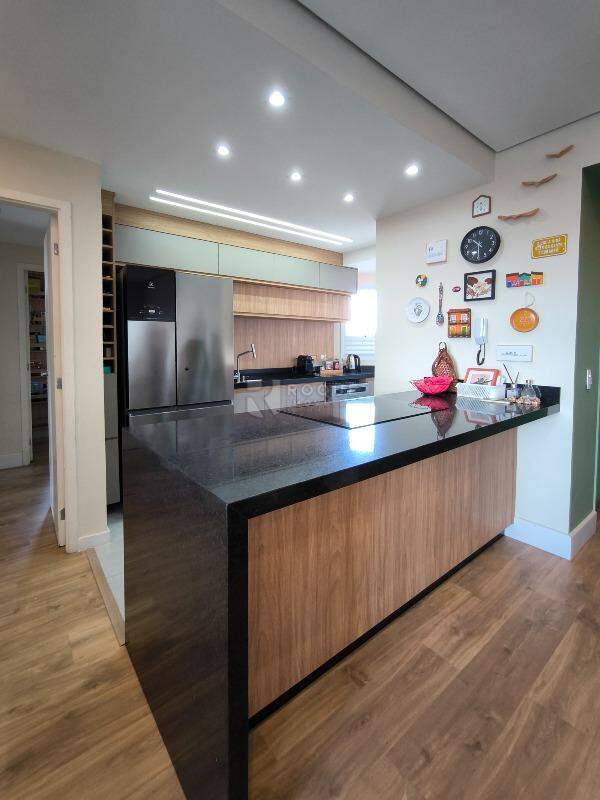 Apartamento à venda no bairro Vila Cristovam: COZINHA