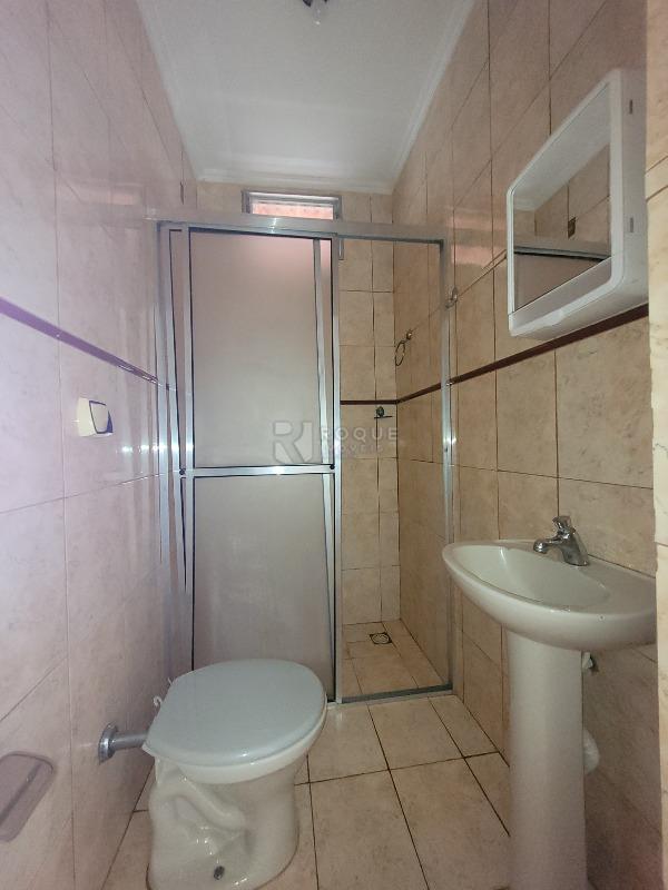 Casa Residencial à venda no bairro Jardim Caieira: BANHEIRO EDÍCULA