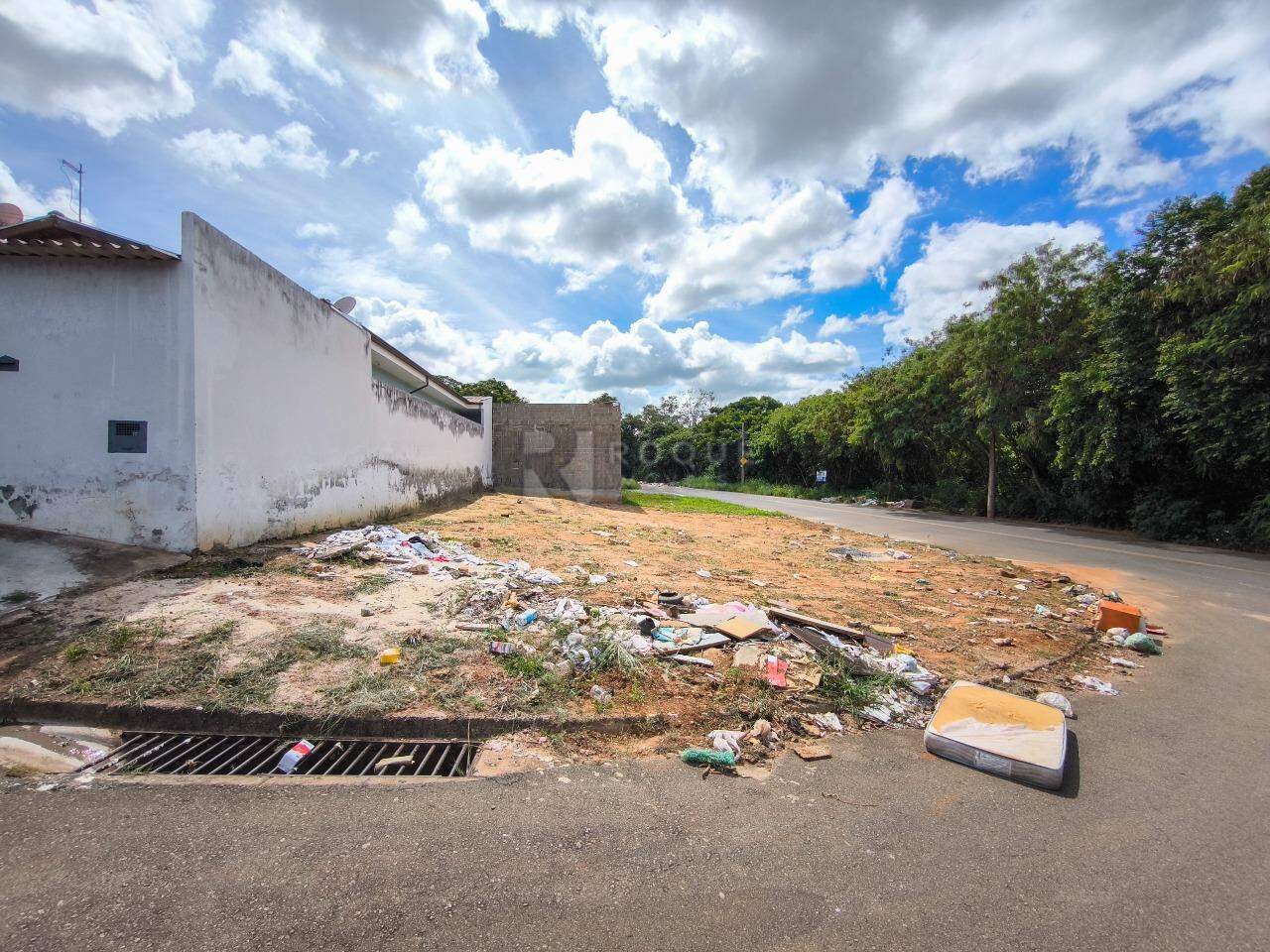 Terreno à venda no bairro Jardim Residencial Antonio Simonetti: FRENTE