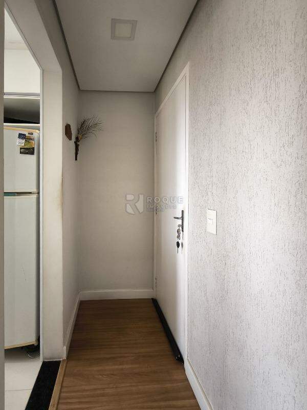 Apartamento à venda no bairro Vila Camargo: HALL DE ENTRADA