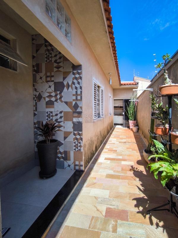 Casa Residencial à venda no bairro Jardim das Palmeiras: LATERAL EXTERNA