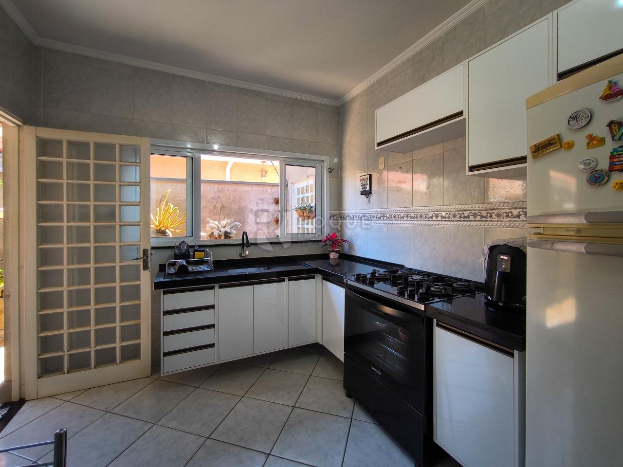 Casa Residencial à venda no bairro Jardim das Palmeiras: COZINHA
