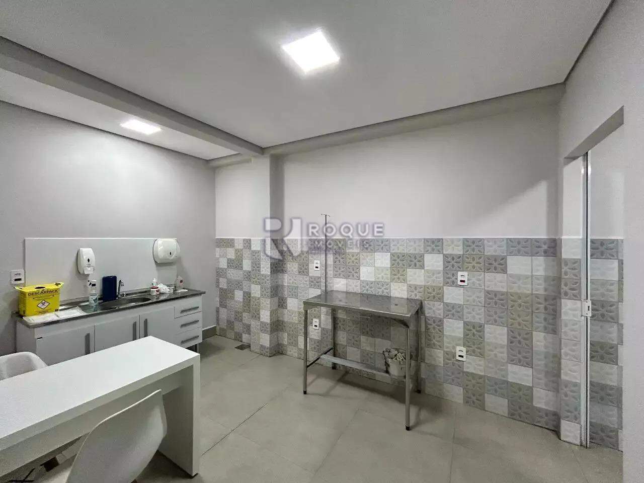 Casa com salão para aluguel no bairro Jardim Nova Itália: Sala 01