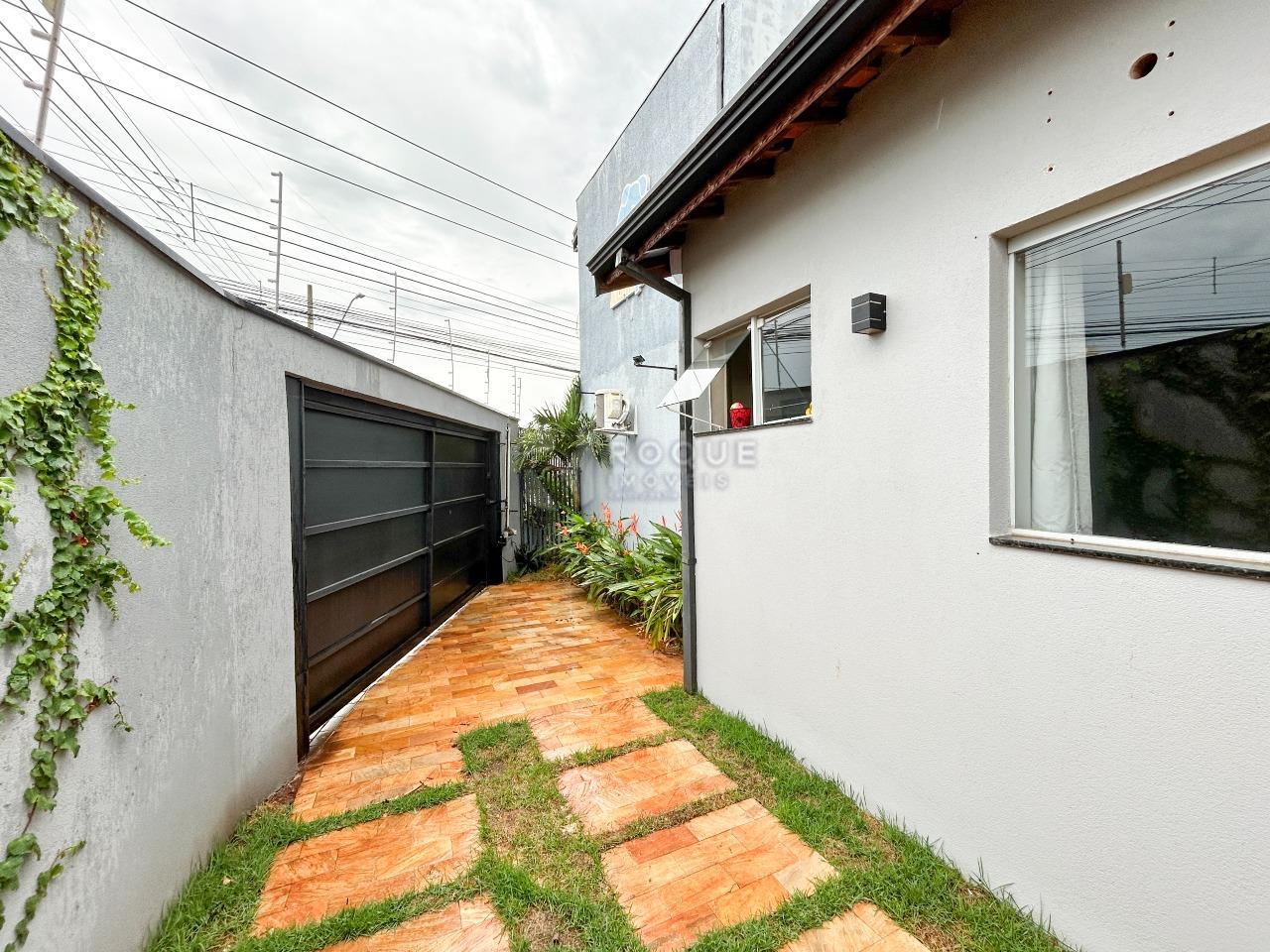 Casa Residencial para aluguel no bairro Jardim Nova Itália: Garagem 
