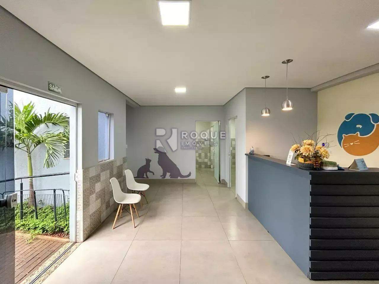 Casa com salão para aluguel no bairro Jardim Nova Itália: Recepção