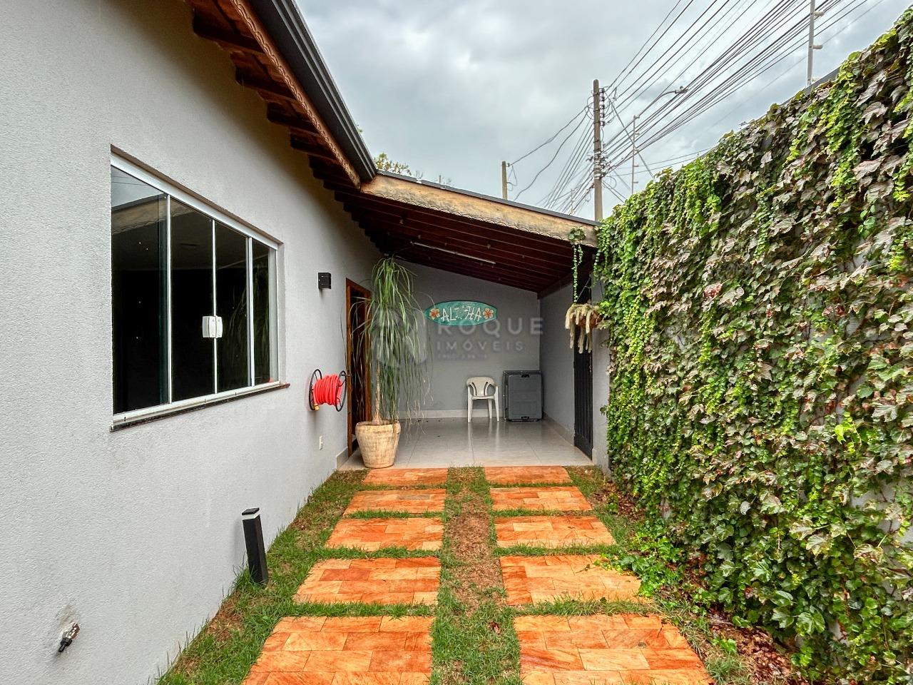 Casa Residencial para aluguel no bairro Jardim Nova Itália: Garagem 