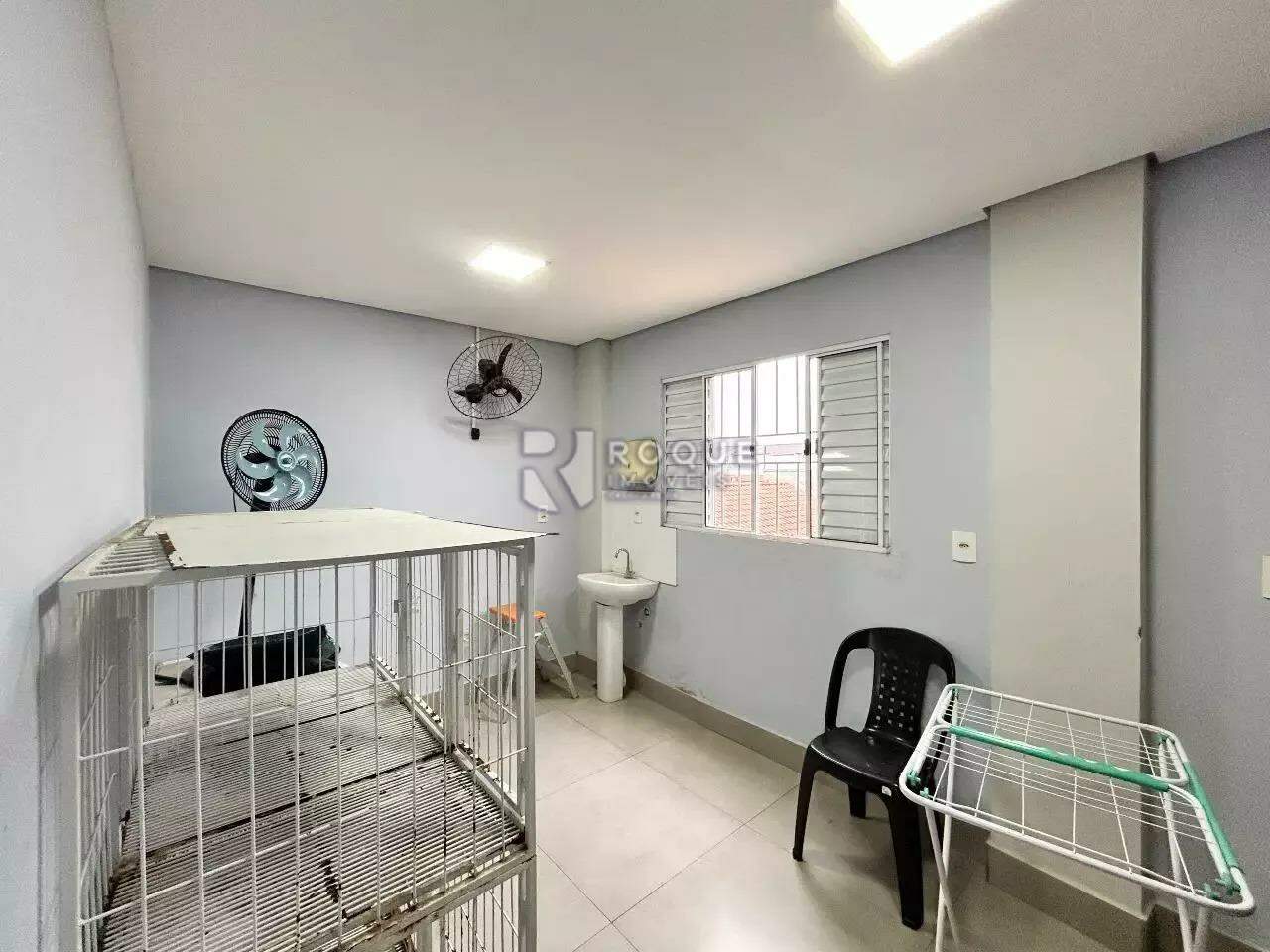 Casa com salão para aluguel no bairro Jardim Nova Itália: Sala 03 segundo andar