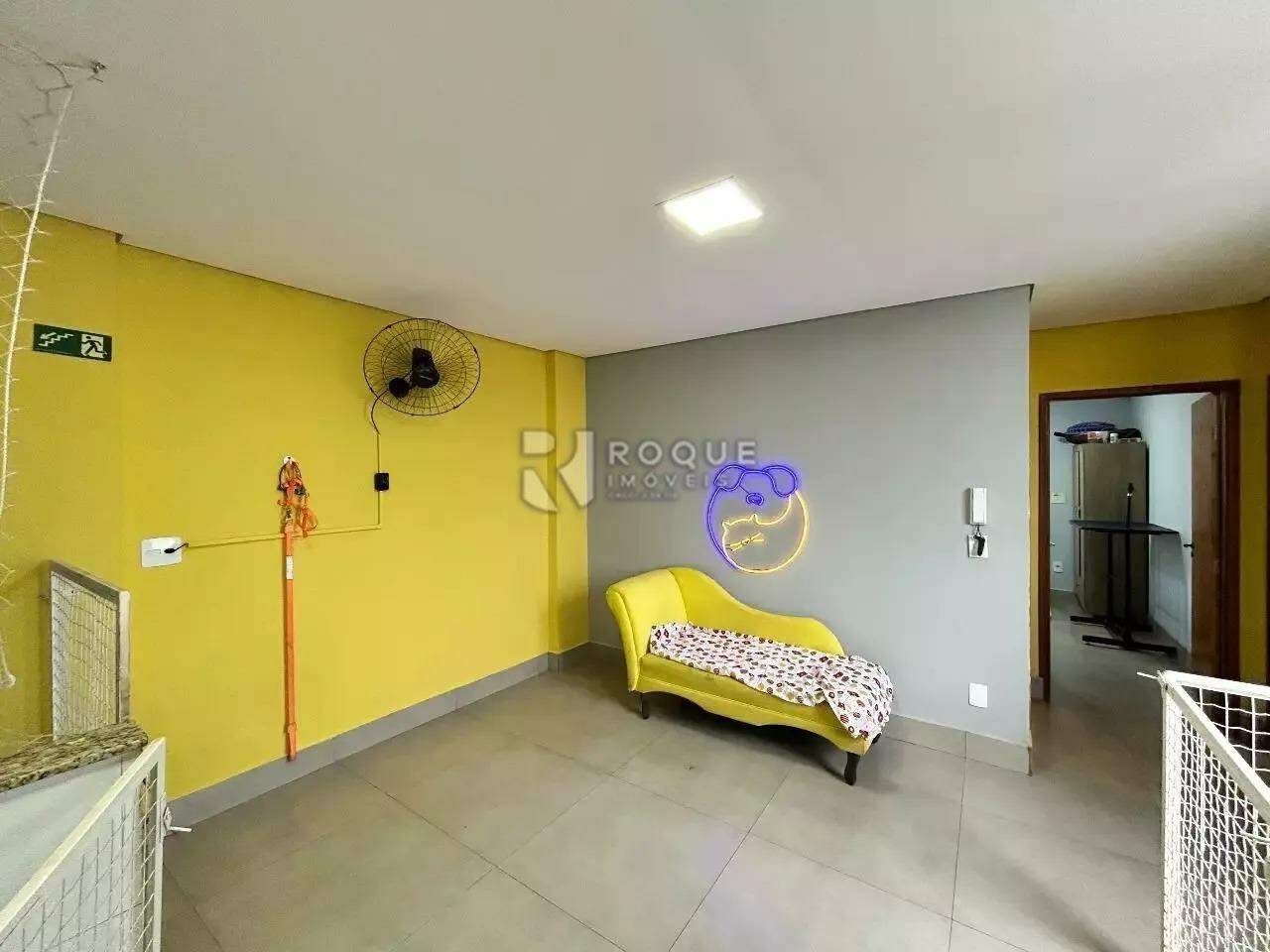 Casa com salão para aluguel no bairro Jardim Nova Itália: Sala 02 segundo andar