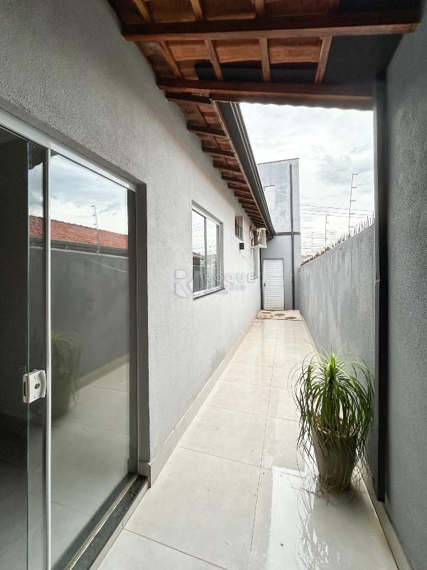 Casa Residencial para aluguel no bairro Jardim Nova Itália: Corredor 