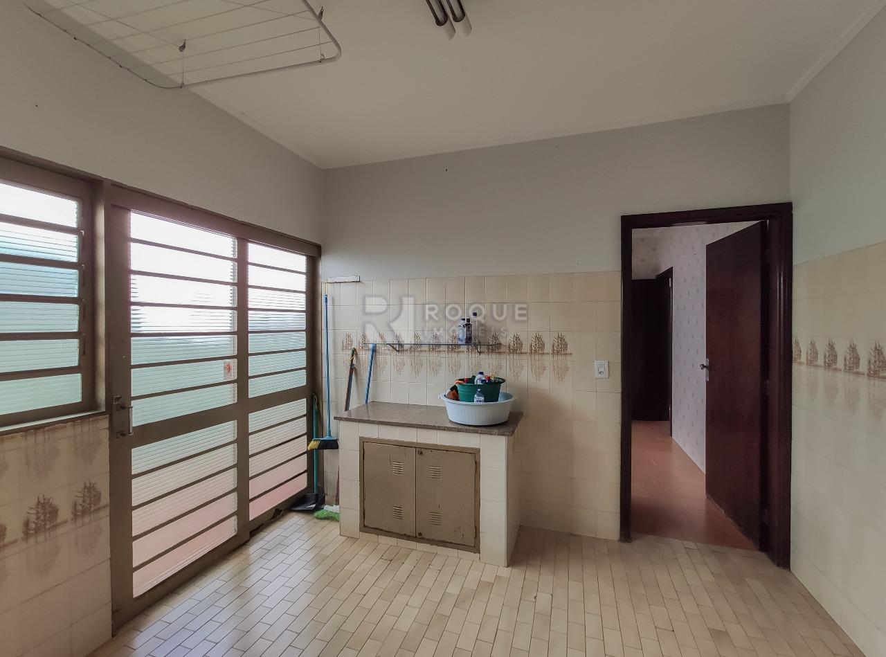 Casa Residencial à venda no bairro Jardim Nova Itália: Área de serviço 