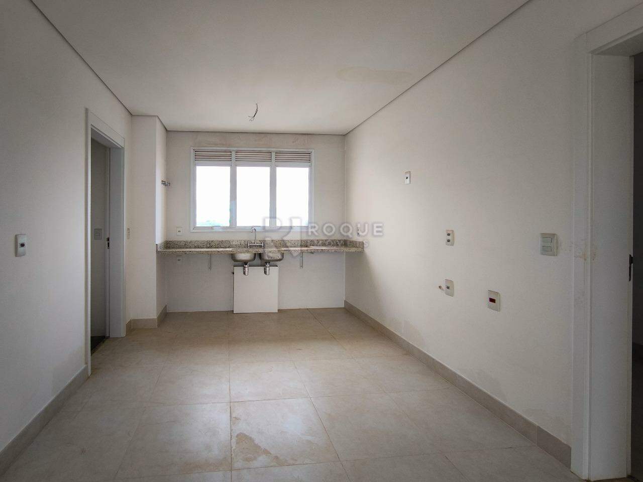 Apartamento à venda no bairro Jardim Aquárius: COZINHA