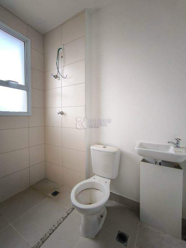 Apartamento à venda no bairro Jardim Aquárius: BANHEIRO ÁREA DE SERVIÇO