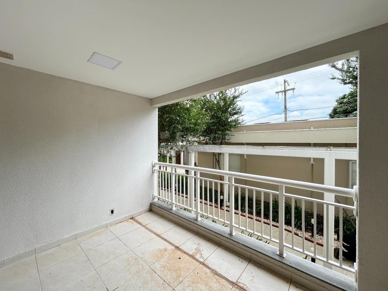 Apartamento para aluguel no bairro Vila Santa Rosália: Sacada