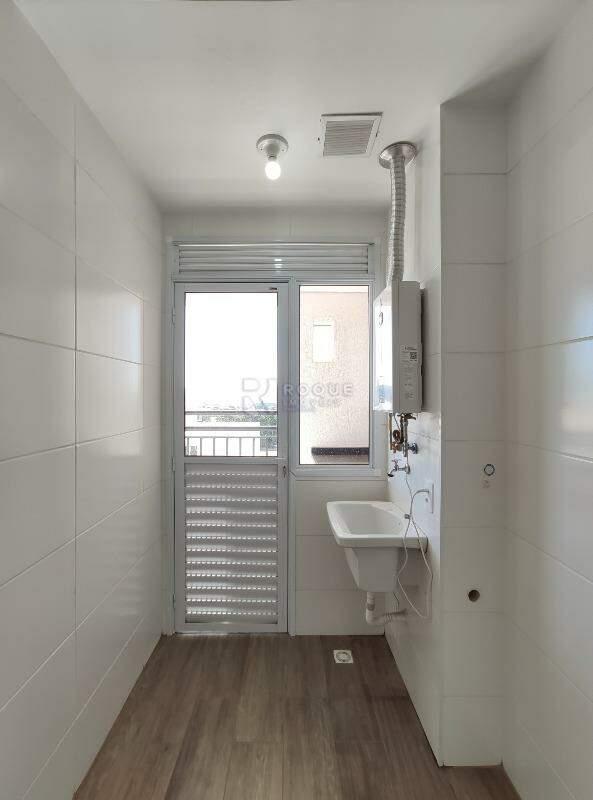 Apartamento à venda no bairro Jardim Santa Adélia: Área de serviço