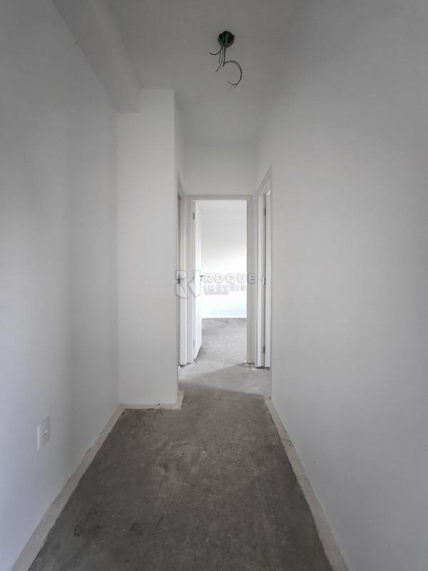 Apartamento à venda no bairro Chácaras Antonieta: CORREDOR INTERNO