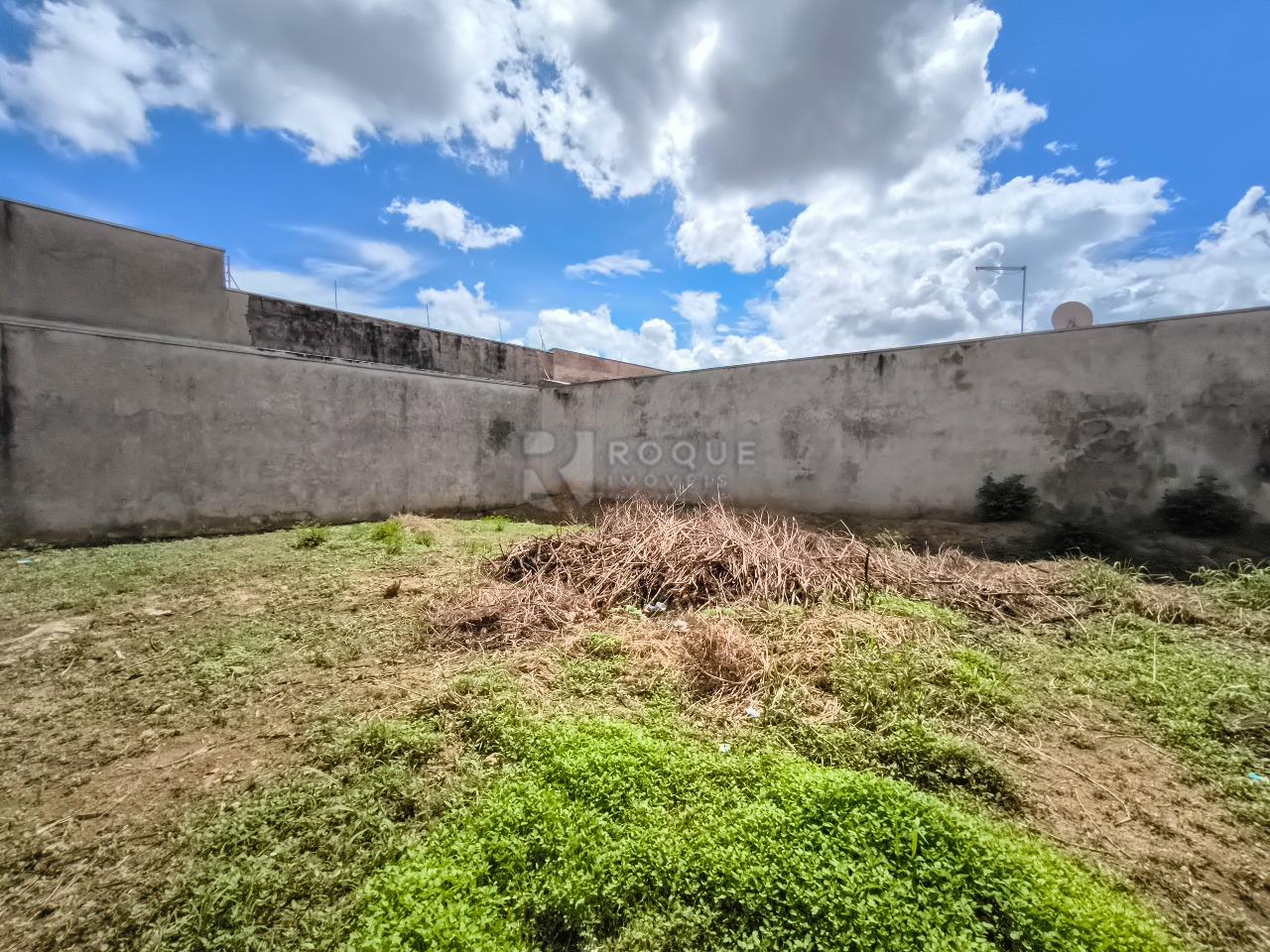 Terreno à venda no bairro Jardim Residencial e Comercial Alto dos Laranjais: 