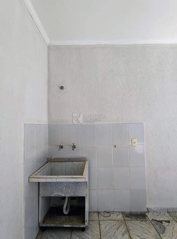 Casa em condomínio para aluguel no bairro Parque Egisto Ragazzo: Lavanderia 