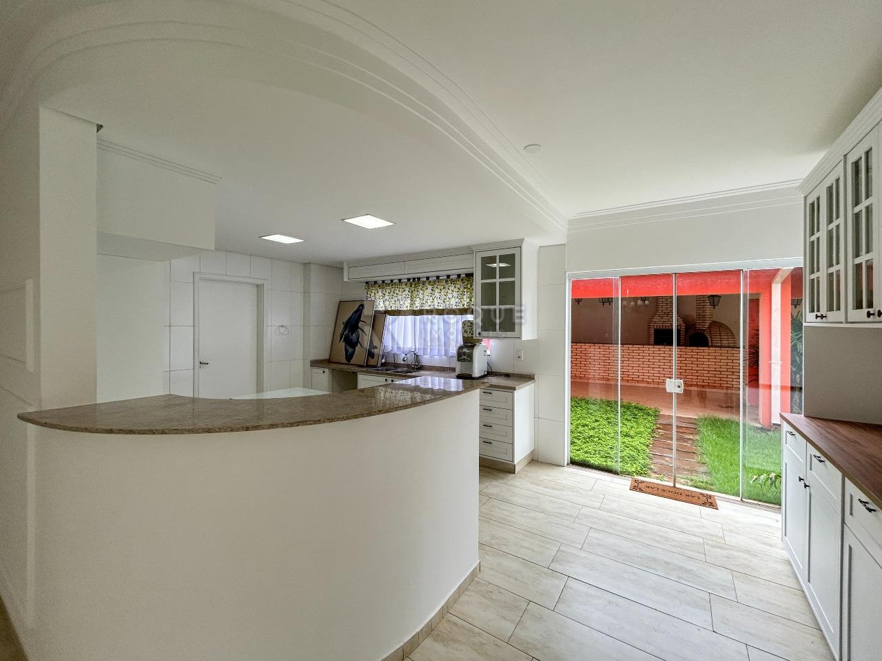 Casa em condomínio para aluguel no bairro Residencial Ilha de Bali: Cozinha 