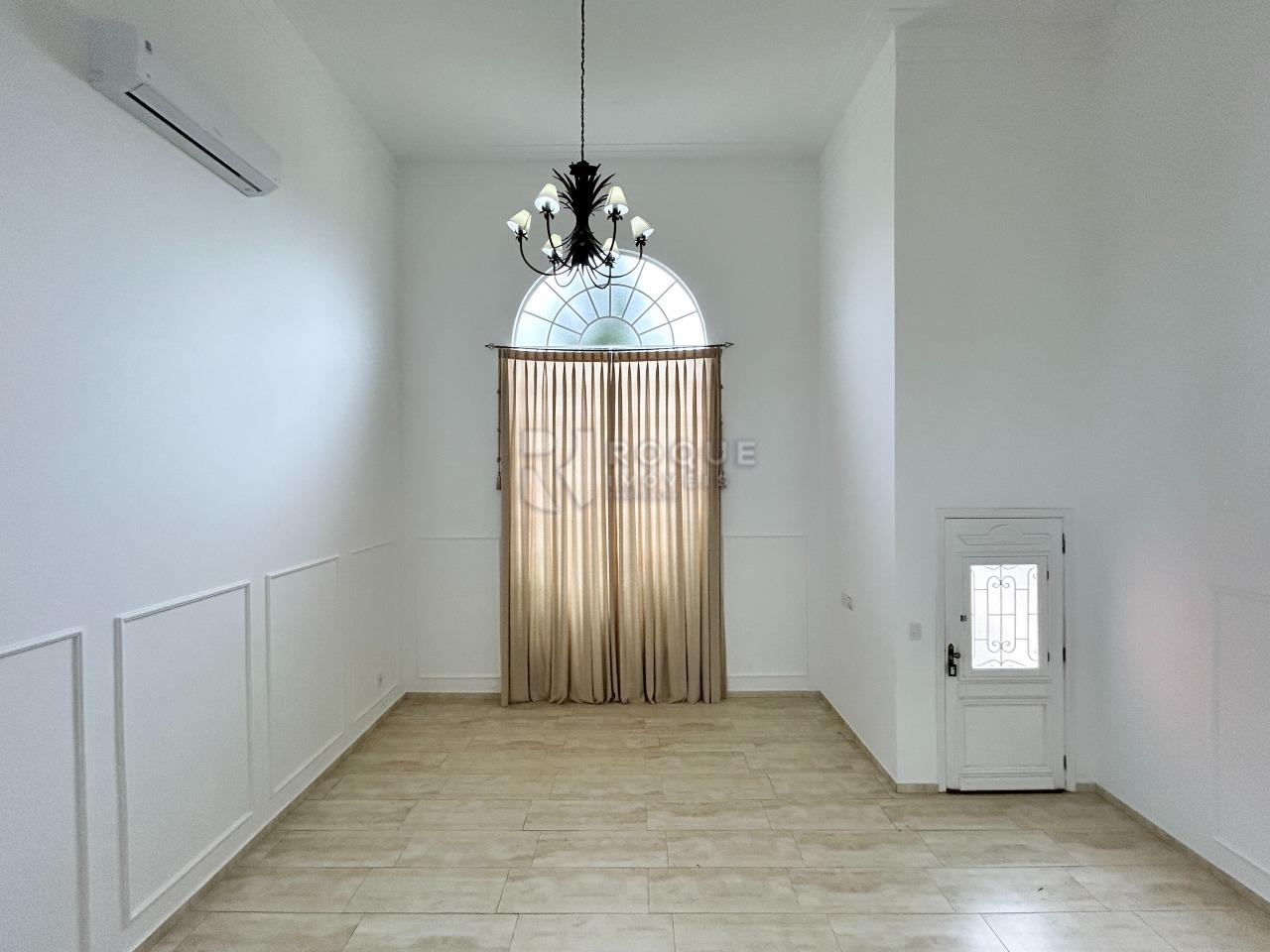 Casa em condomínio para aluguel no bairro Residencial Ilha de Bali: Sala