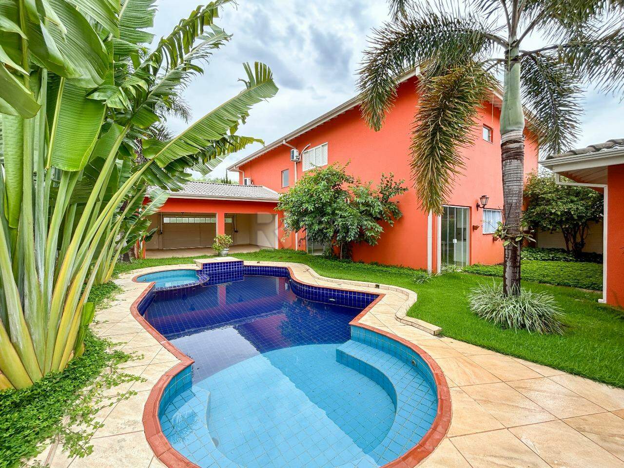 Casa em condomínio para aluguel no bairro Residencial Ilha de Bali: Piscina / área externa 