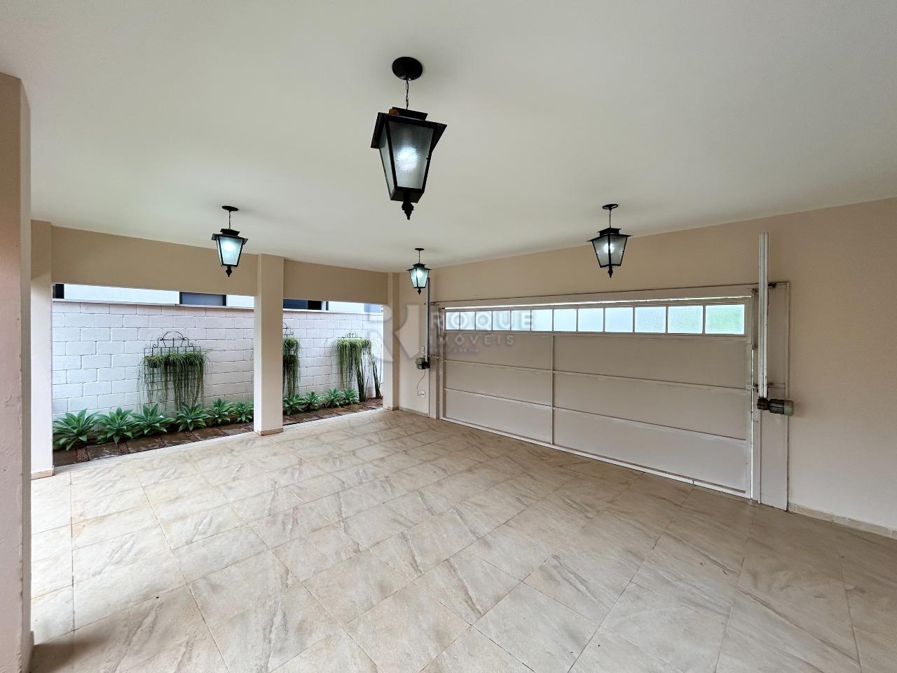 Casa em condomínio para aluguel no bairro Residencial Ilha de Bali: Garagem 