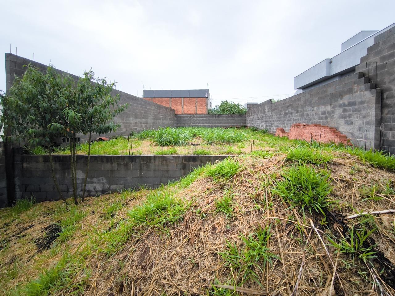 Terreno à venda no bairro Residencial Colinas do Engenho I: 