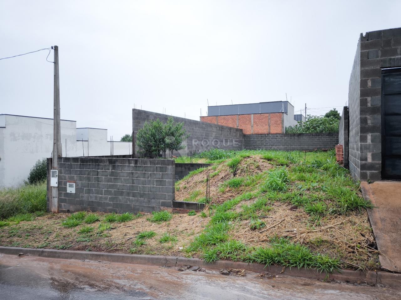Terreno à venda no bairro Residencial Colinas do Engenho I: 