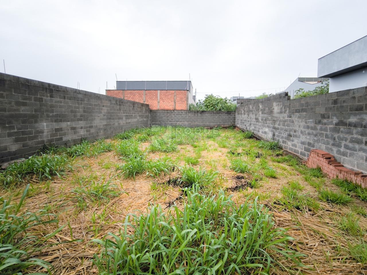 Terreno à venda no bairro Residencial Colinas do Engenho I: 