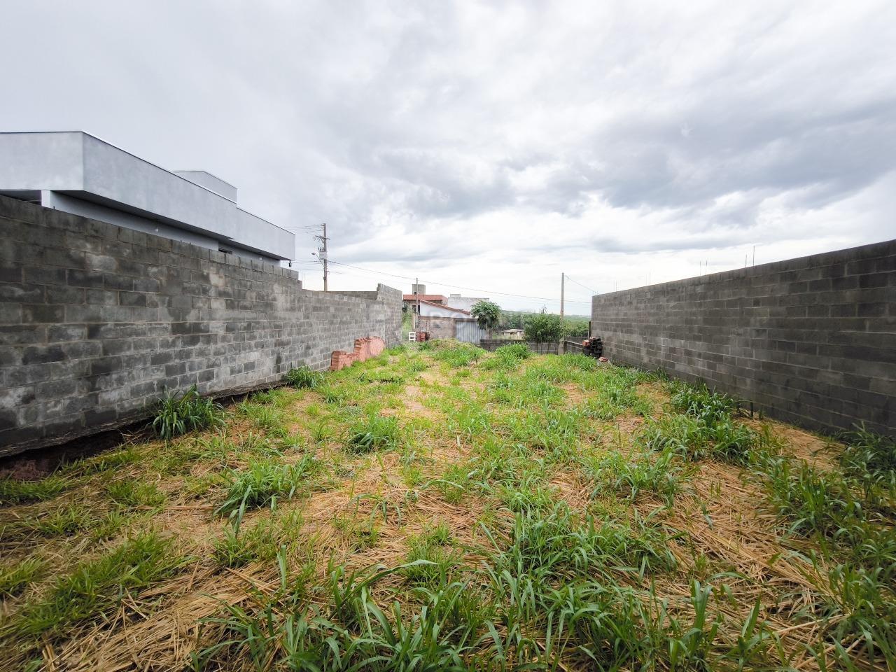 Terreno à venda no bairro Residencial Colinas do Engenho I: 