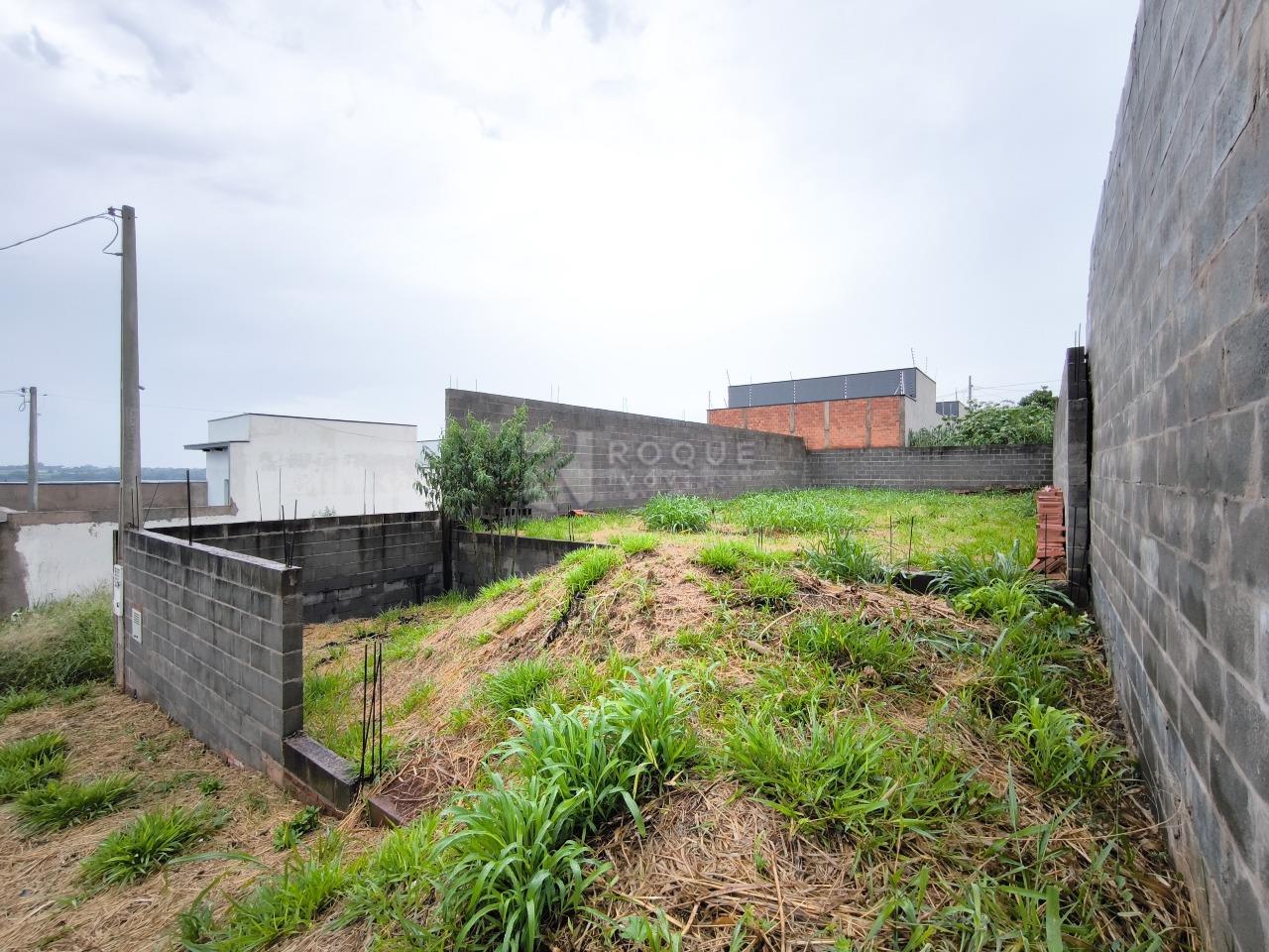 Terreno à venda no bairro Residencial Colinas do Engenho I: 