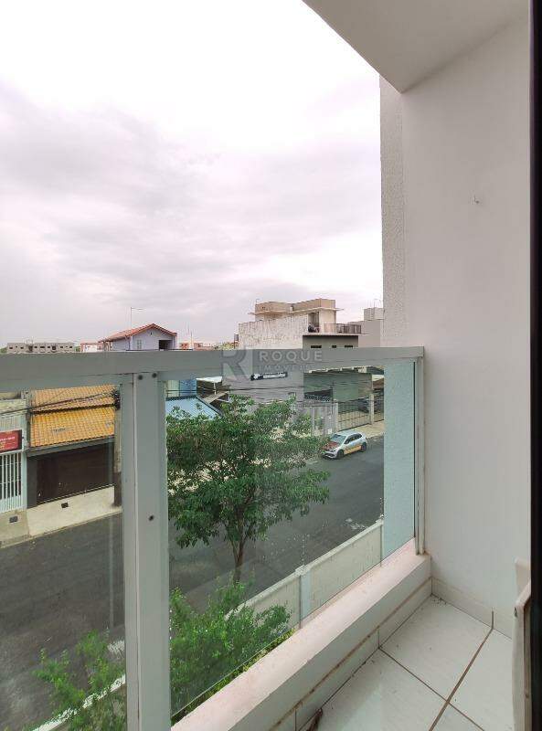 Apartamento à venda no bairro Jardim Ouro Verde: Sacada