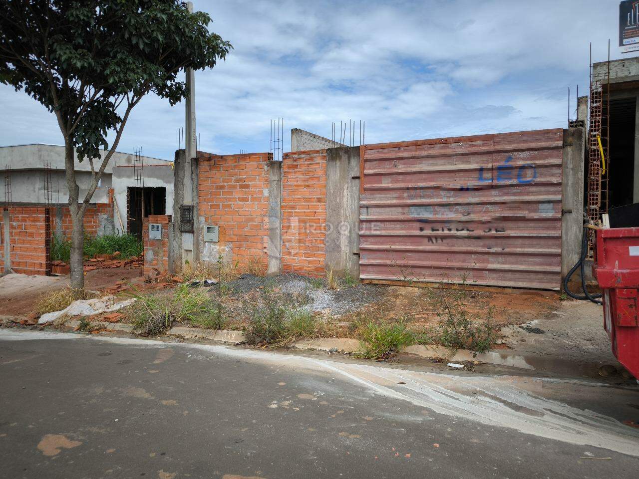 Terreno à venda no bairro Jardim Marajoara: FRENTE