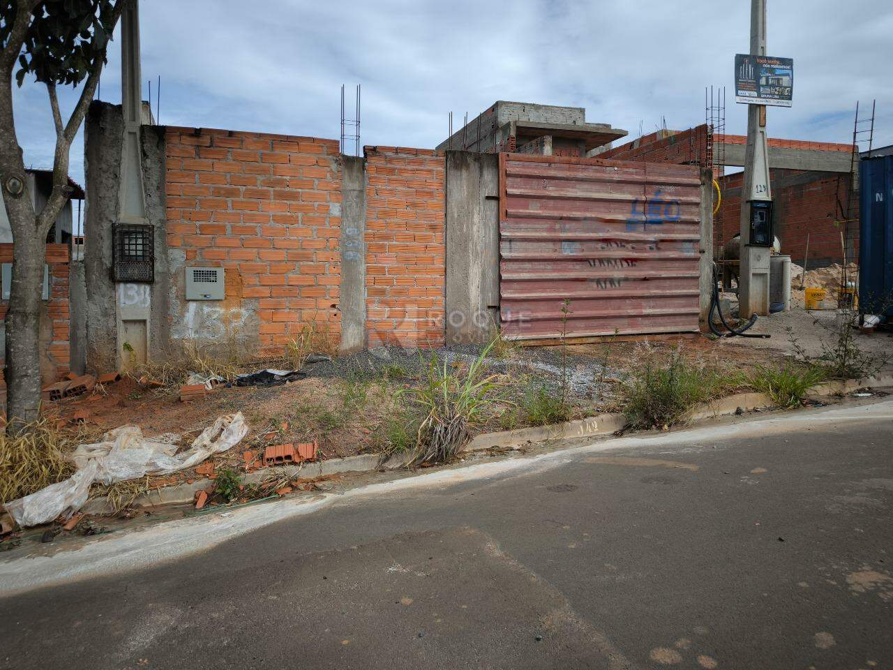 Terreno à venda no bairro Jardim Marajoara: FRENTE