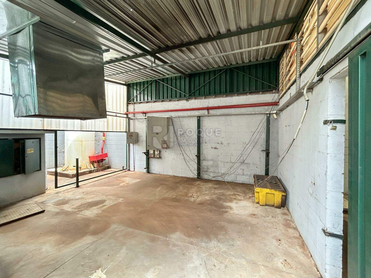 Barracão/Galpão para aluguel no bairro DISTRITO INDUSTRIAL: Garagem