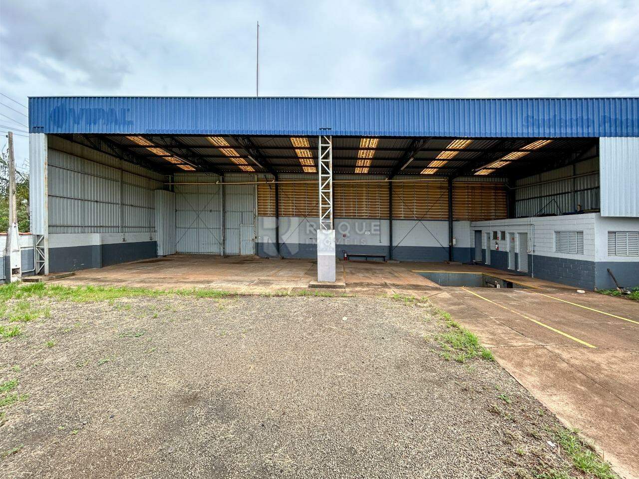 Barracão/Galpão para aluguel no bairro DISTRITO INDUSTRIAL: Garagem 2