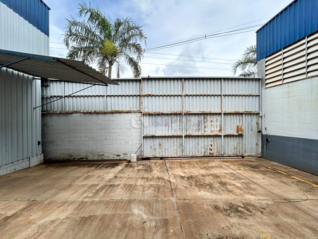 Barracão/Galpão para aluguel no bairro DISTRITO INDUSTRIAL: Área da frente 