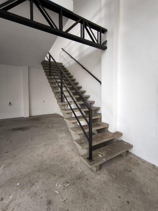 Barracão/Galpão à venda no bairro Parque das Nações: ACESSO AO MEZANINO