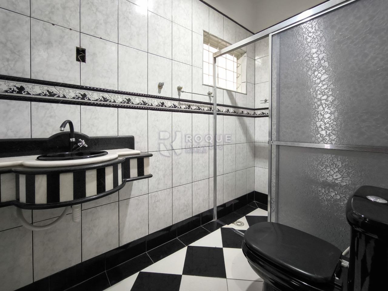 Casa Residencial à venda no bairro Jardim Residencial Guimarães: BANHEIRO SOCIAL