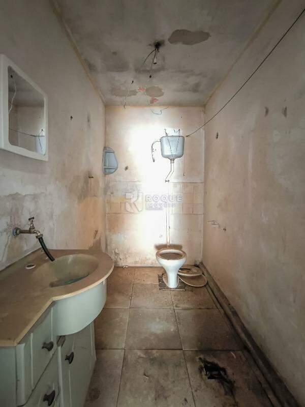 Salão à venda no bairro Jardim Nova Itália: BANHEIRO SOCIAL