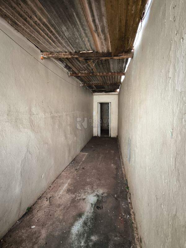 Salão à venda no bairro Jardim Nova Itália: CORREDOR