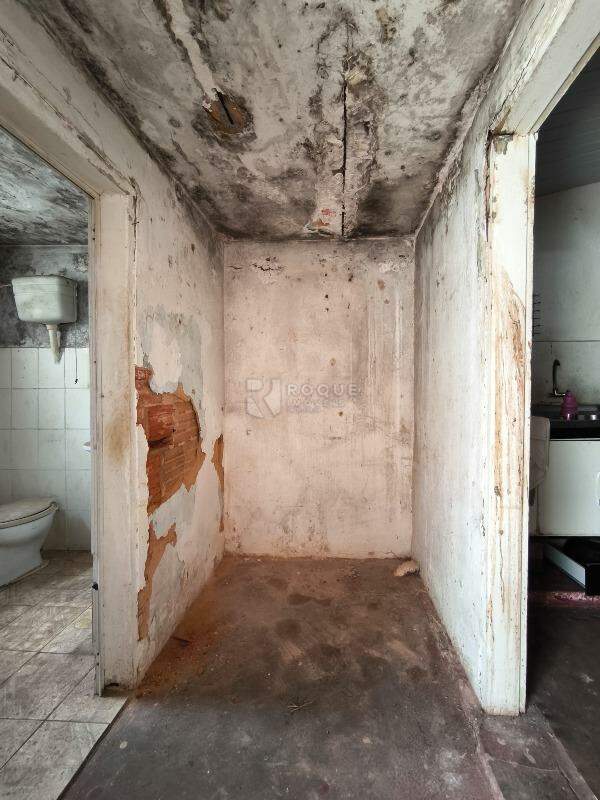 Salão à venda no bairro Jardim Nova Itália: ÁREA DE CIRCULAÇÃO EDÍCULA