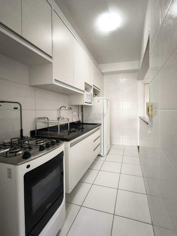 Apartamento à venda no bairro Chácaras Antonieta: COZINHA