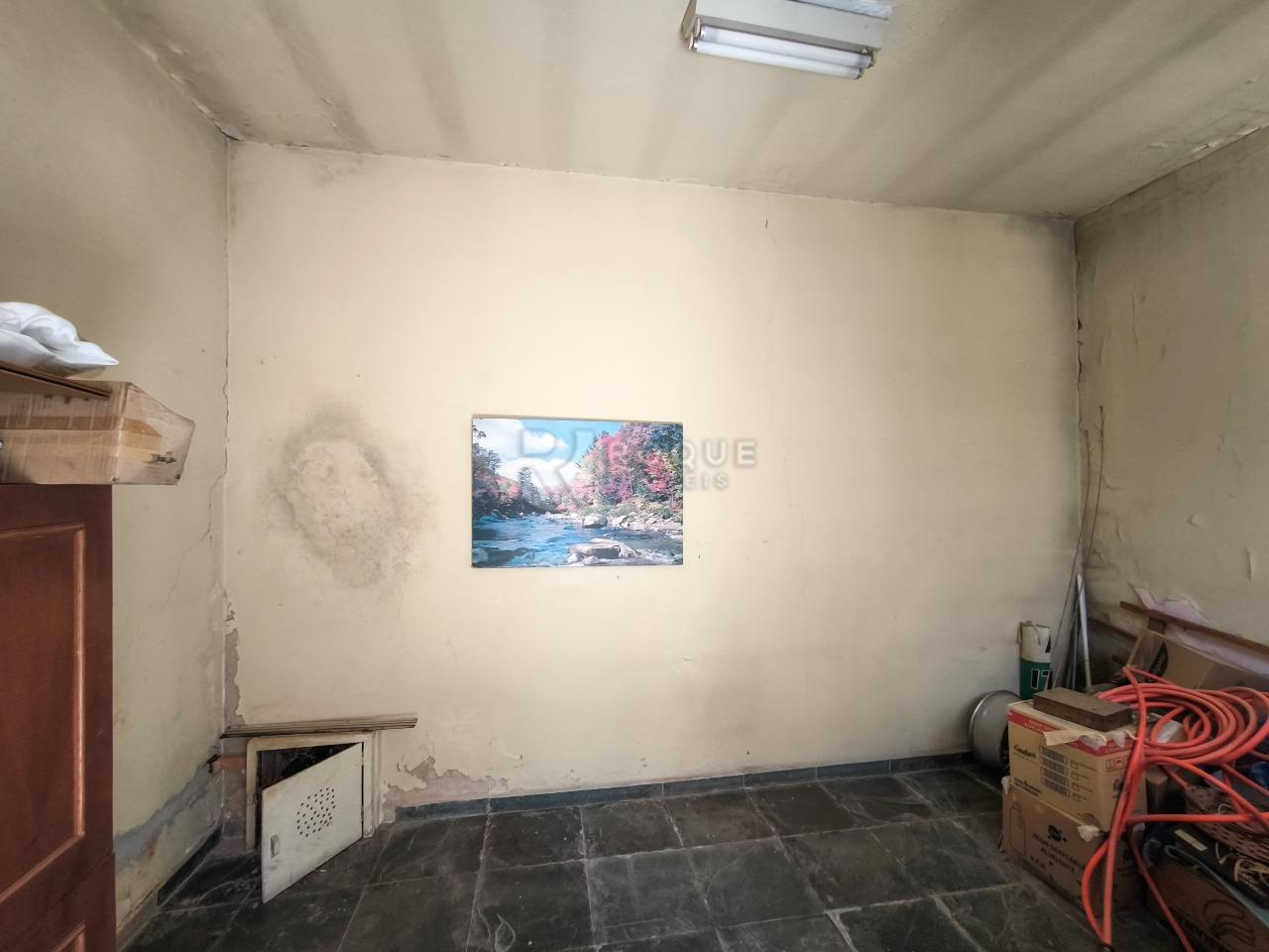 Casa Residencial à venda no bairro Vila Claudia: DESPEJO