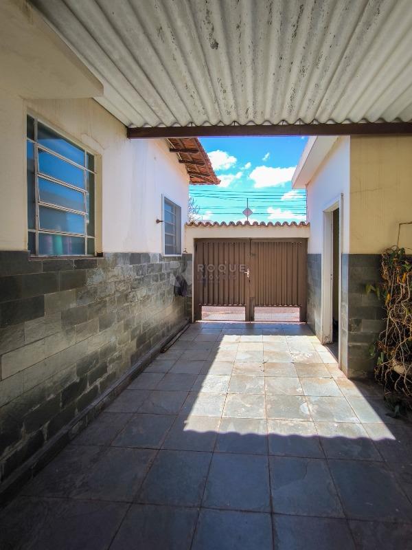 Casa Residencial à venda no bairro Vila Claudia: GARAGEM