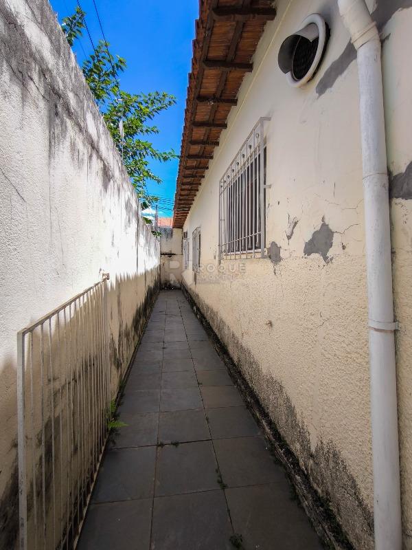 Casa Residencial à venda no bairro Vila Claudia: LATERAL EXTERNA